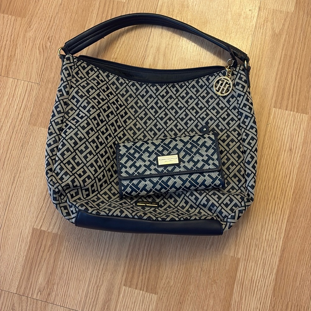 Tommy Hilfiger purse and wallet